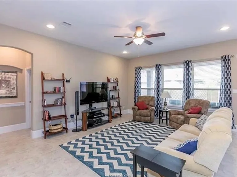 2513 Hailes Ln — Photo 12