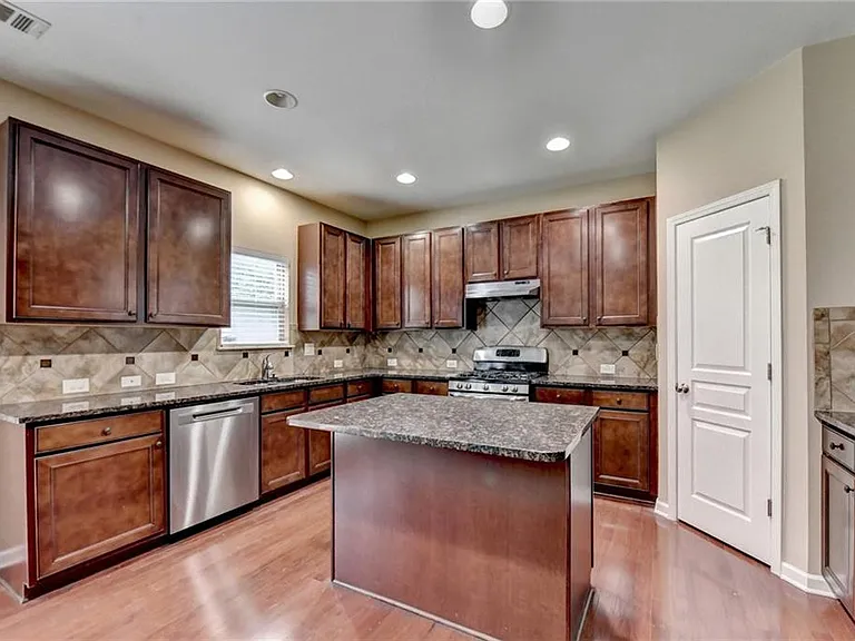 4228 Woods Creek Ln — Photo 27