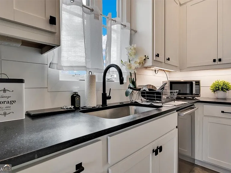 115 Central Ave — Photo 9