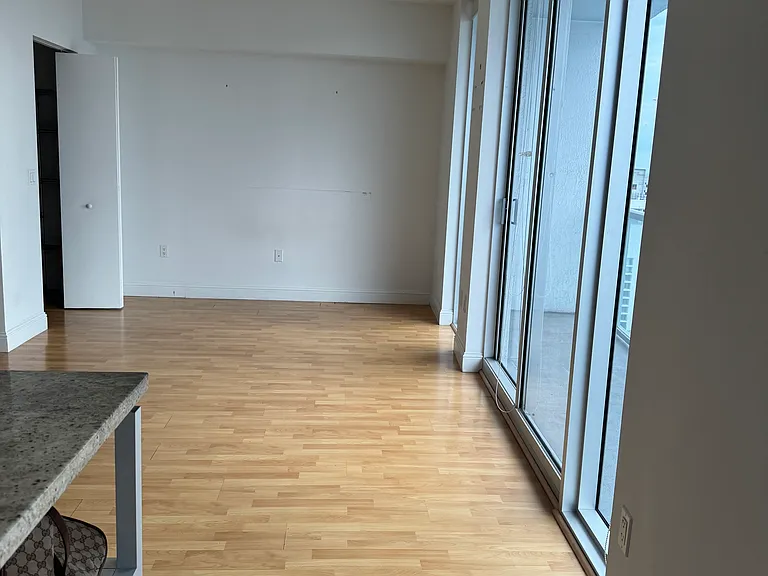 185 SW 7th St #3200 — Photo 9