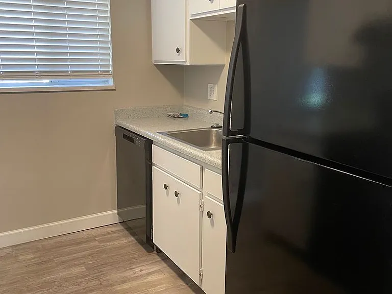 Heather Ridge - Beautiful Remodeled Apartments — Photo 38