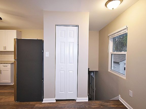 5th image of 512 Division St