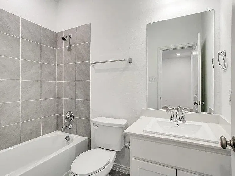 9947 Michael Irvin St — Photo 3