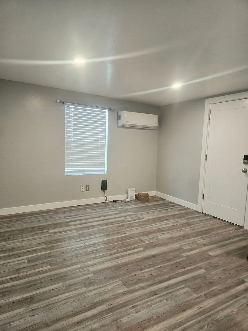 307 Acoma Drive — Photo 2