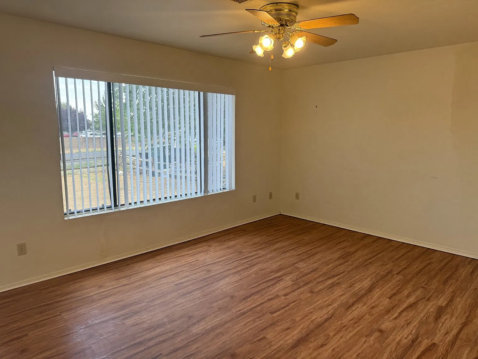 2 bed, 1.0 bath, 810 sqft, $1,400 — Photo 2