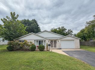23 Greenridge Dr, Decatur, IL 62526