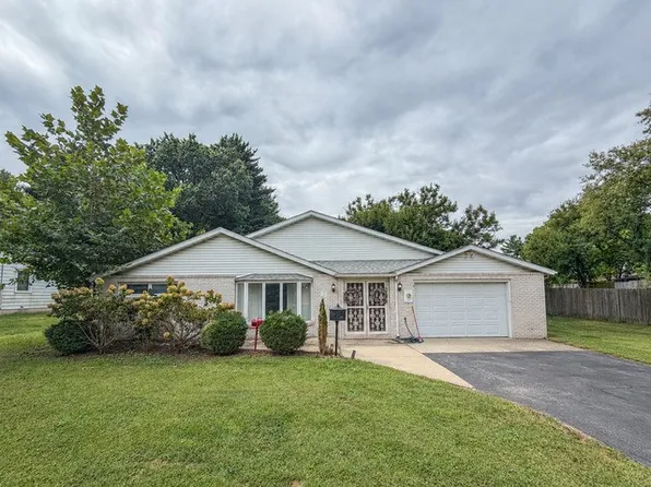23 Greenridge Dr, Decatur, IL 62526
