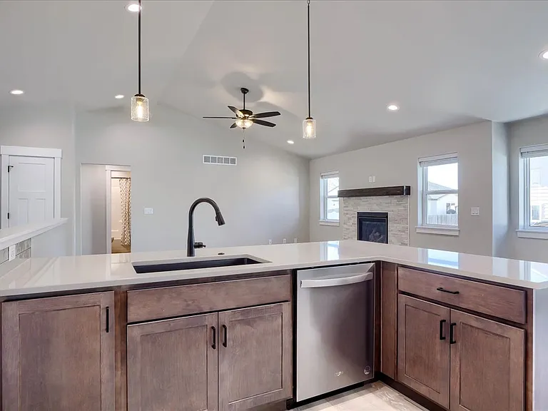 910 Phipps Ave — Photo 37