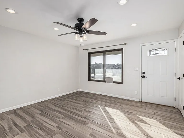 1420 N Rose St — Photo 2