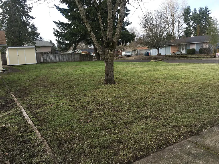 2192 N Danebo Ave — Photo 3