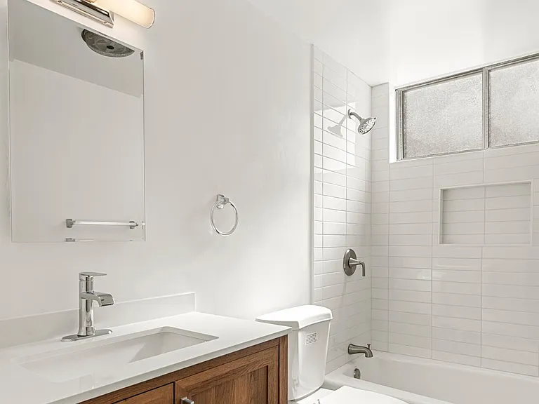 1829 Beloit Ave #8 — Photo 7