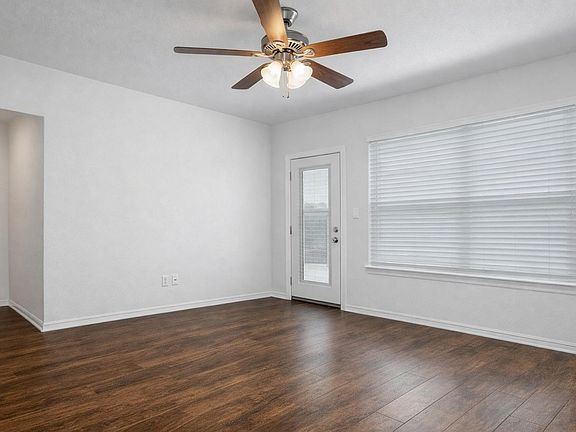 4th image of 1018 Sycamore Dr