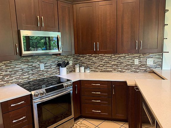 3rd image of 715 SE 29th Dr