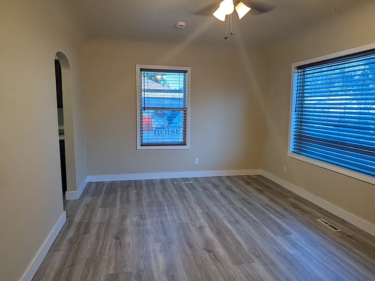 1511 Rochester St — Photo 15