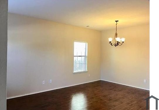 4th image of 3121 Nandina St