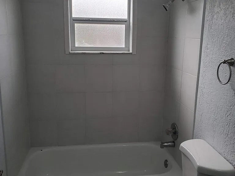 516 NW 53rd St — Photo 12