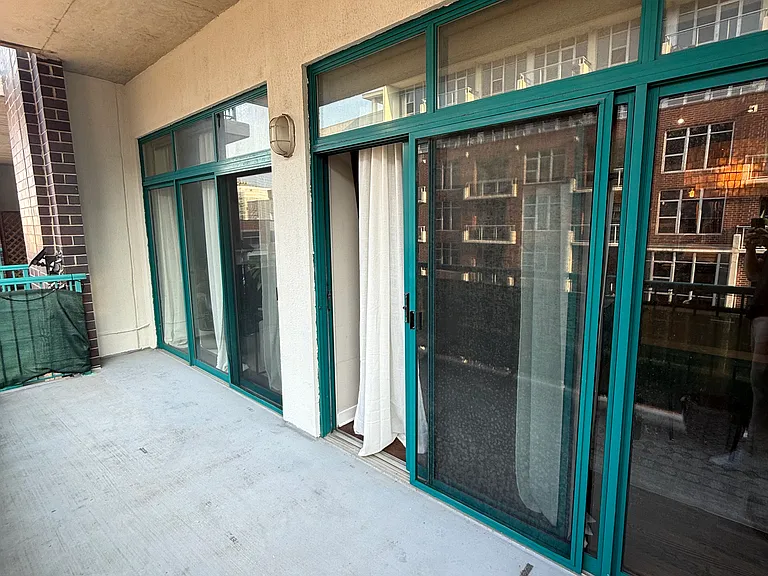 910 W Madison St #702 — Photo 8