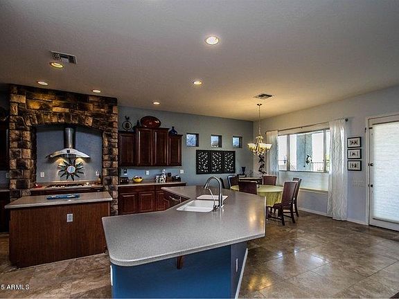 5th image of 696 E Runaway Bay Pl