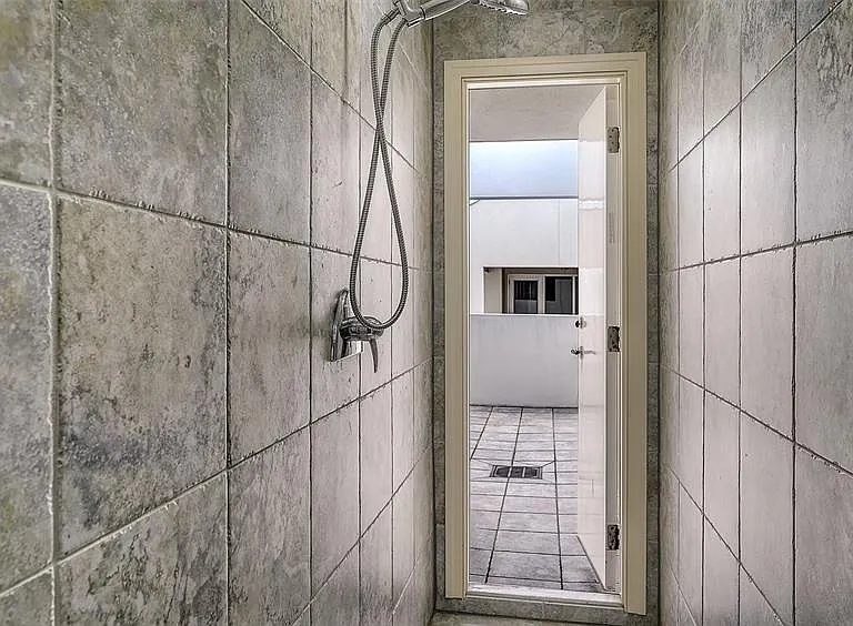 235 Cocoanut Ave #106B — Photo 33