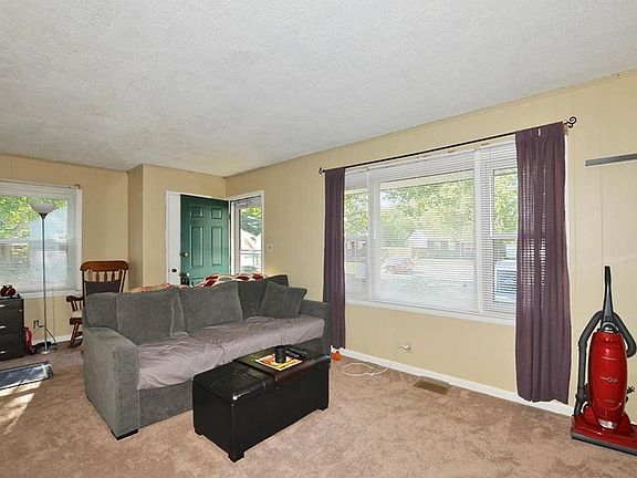 5th image of 459 Douglas Ct