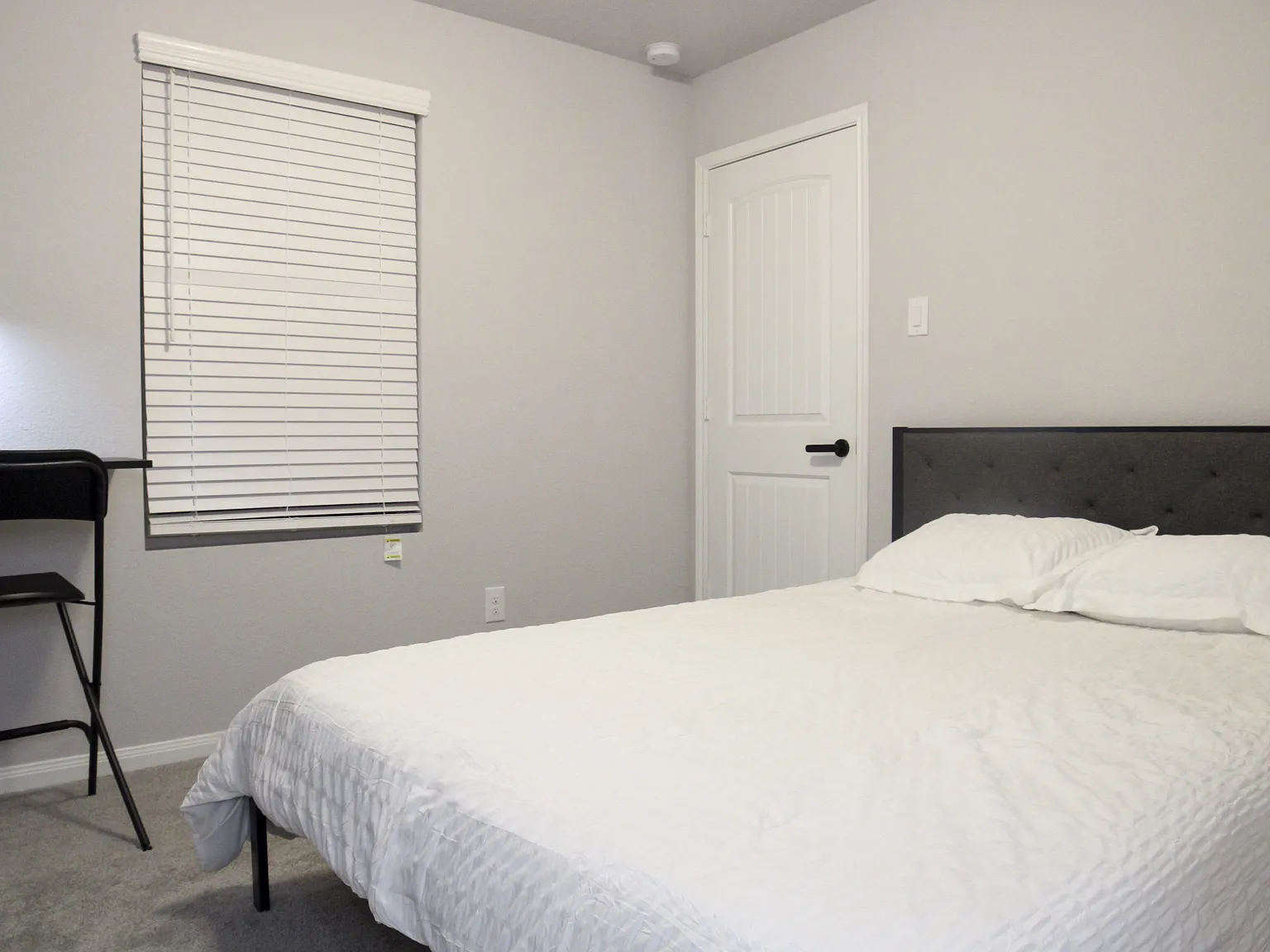 4 bed, 3.0 bath, 1831 sqft, $784 — Photo 2