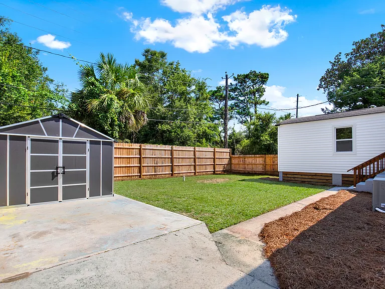 2244 Greenwood St — Photo 19