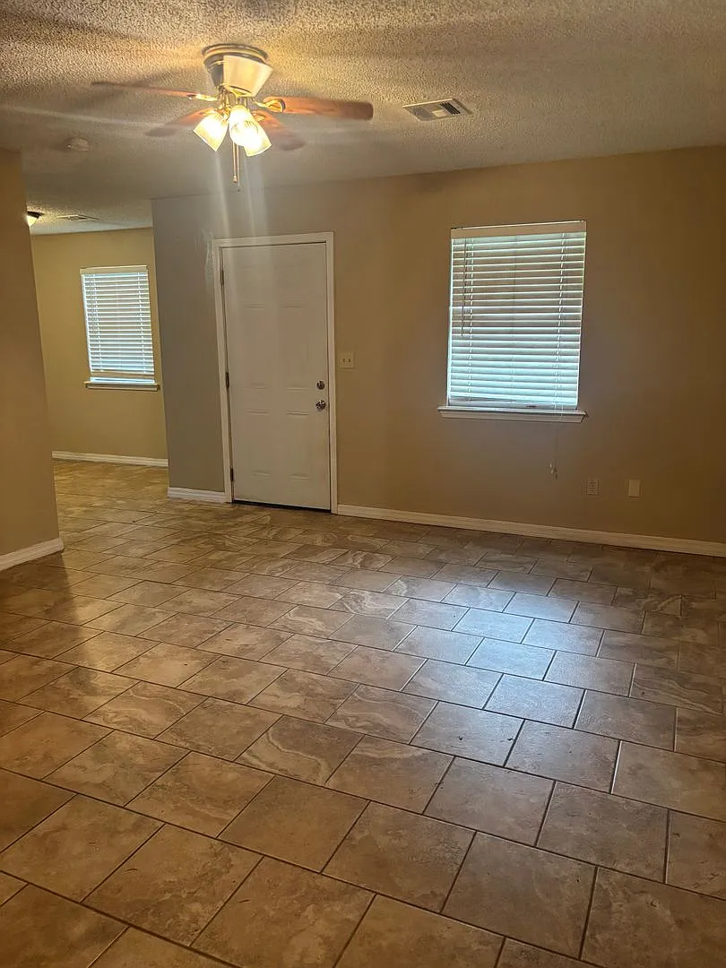 2 Bedroom House in Pryor — Photo 4
