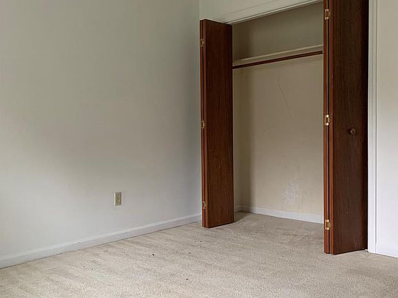 3rd image of 2231 Basswood Dr
