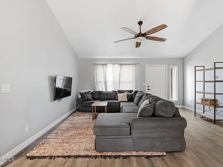 1735 E Stephens Dr — Photo 9