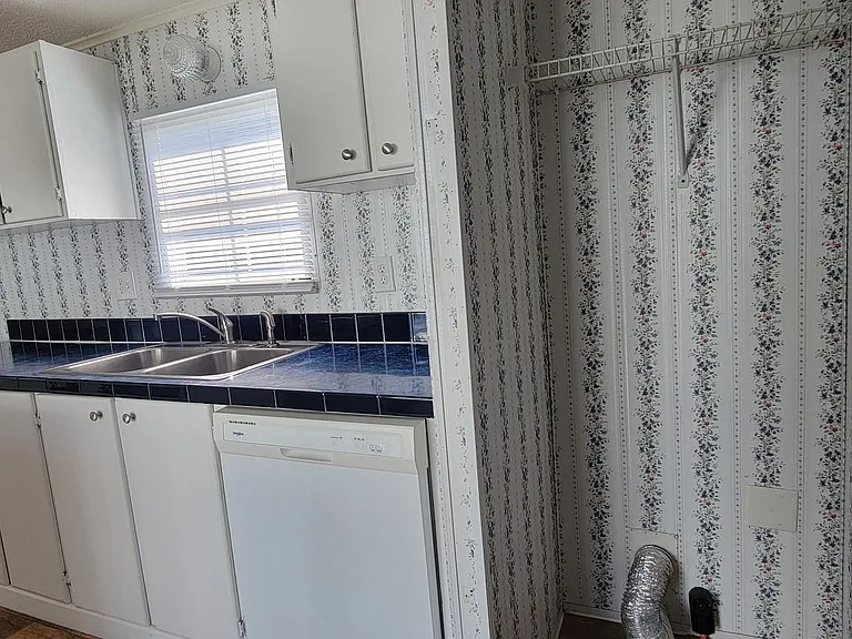 1139 Bonfire Dr — Photo 8