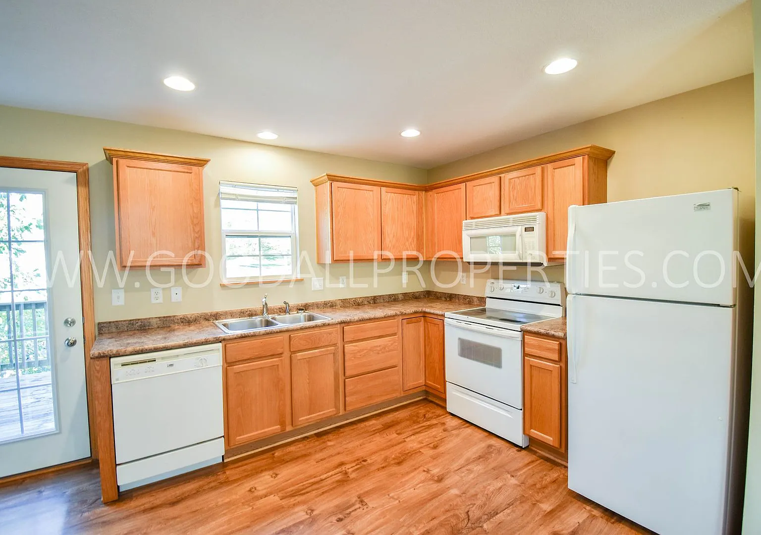 2-Bedroom, 2.5-Bath Townhome in Urbandale with Attached Garage! — Photo 2