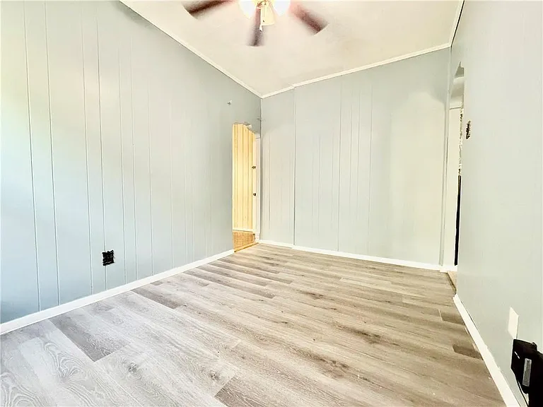 2043 W 10th St #2A — Photo 8