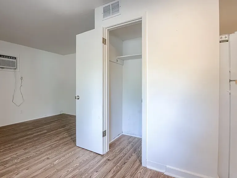 15216 Bellaire Ave — Photo 9