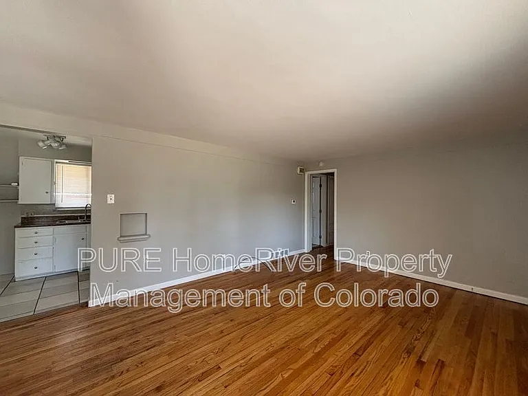 935 N Winona Ct — Photo 4