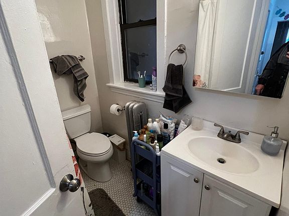 5th image of 6634 N Clark St #3