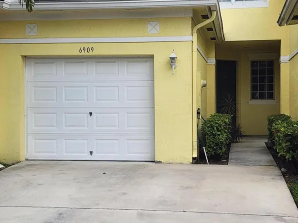 6909 Blue Skies Dr, Lake Worth, FL 33463