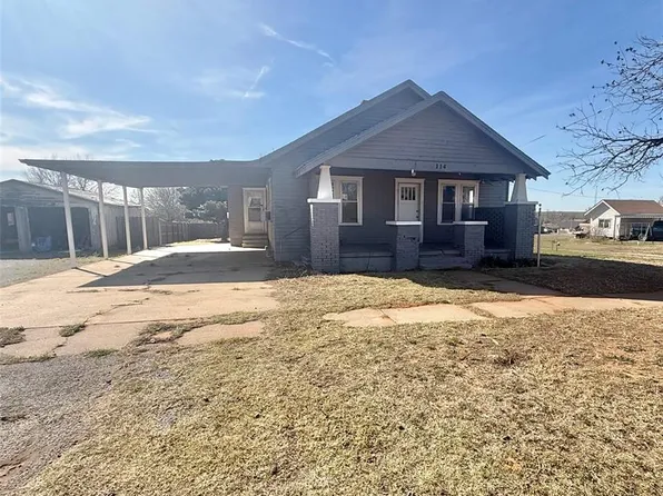 114 S 5th St, Sentinel, OK 73664