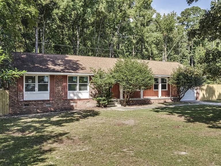 1725 Cheltenham Ln — Photo 1