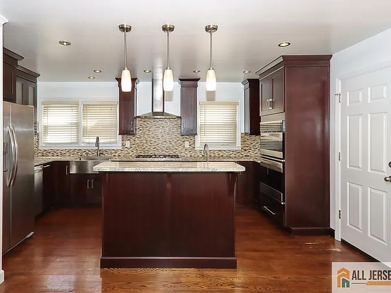 1299 Kline Pl — Photo 2