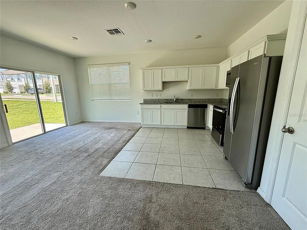 3 bed, 2.5 bath, 1404 sqft, $1,800 — Photo 4