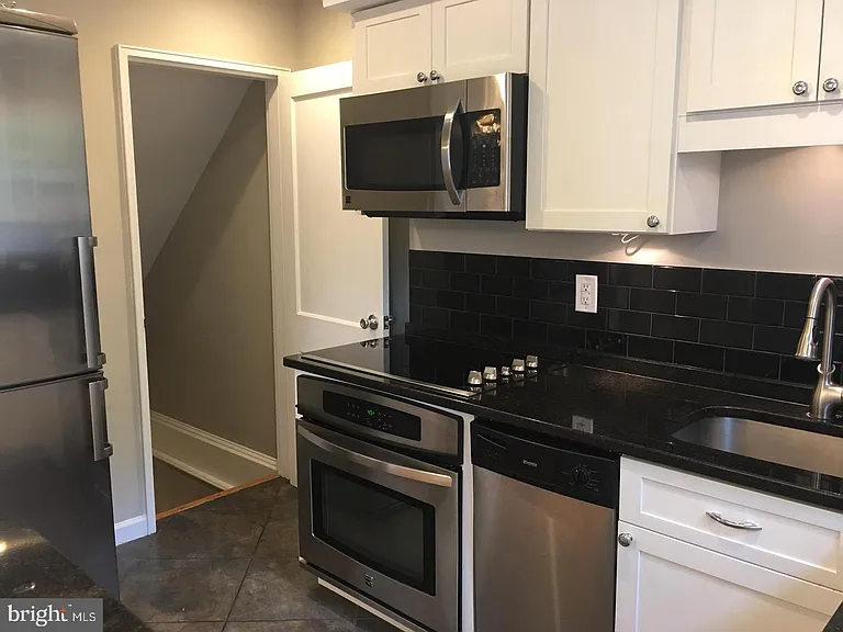 21 E Myrtle St — Photo 9