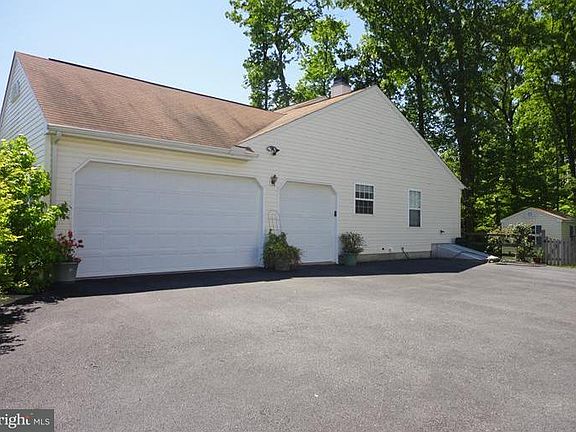 2nd image of 141 W Flagstone Dr