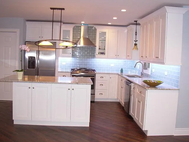 8128 N Chester Ave — Photo 3