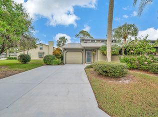 695 NE Dahoon Ter, Jensen Beach, FL 34957
