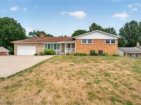 6751 Glenella Dr, Seven Hills, OH 44131