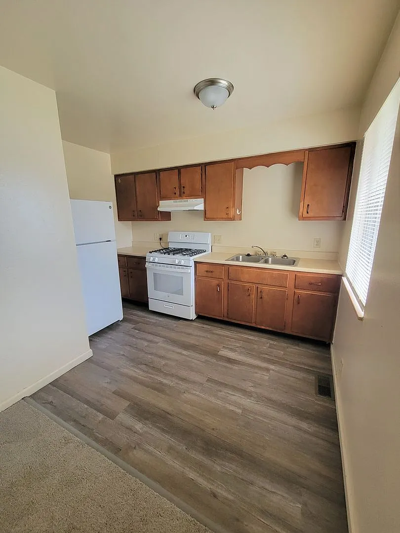 South Enterprise Apartments — Photo 2