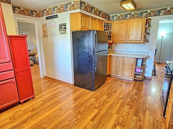 4th image of 2100 Oak Tree Dr E