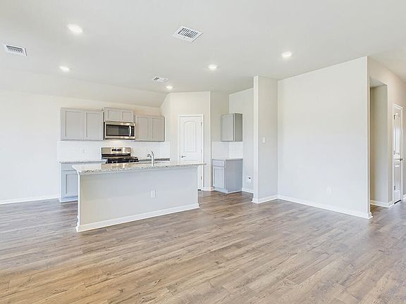 3rd image of 338 Crowne Parc Dr
