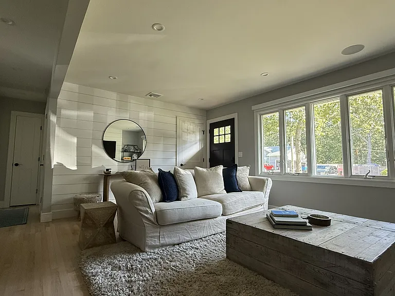 38 Foster Ave — Photo 2