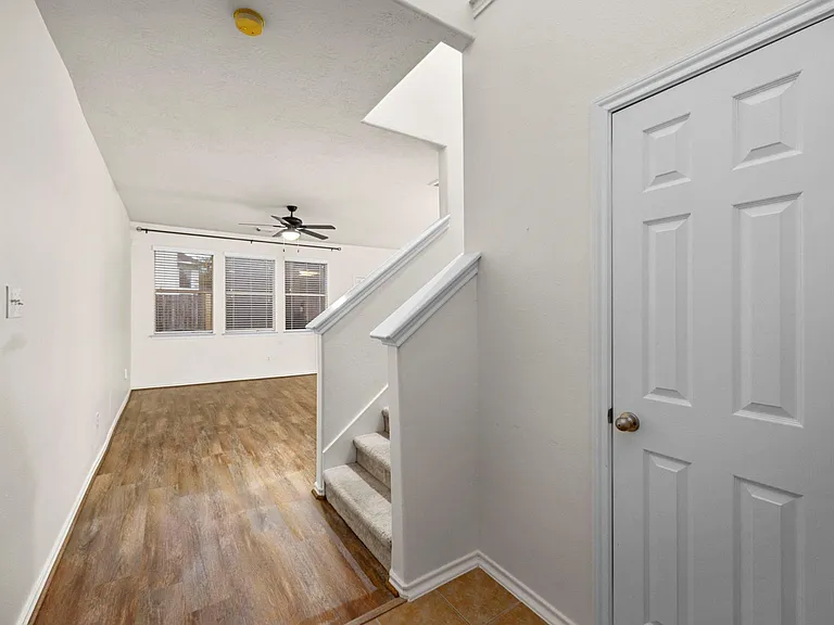 12475 Saratoga Woods Ln — Photo 5